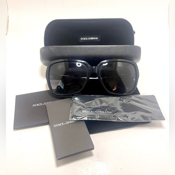 Dolce & Gabbana Gradient Lens Black Sunglasses and cloth,bag and clamshell case - Picture 12 of 15